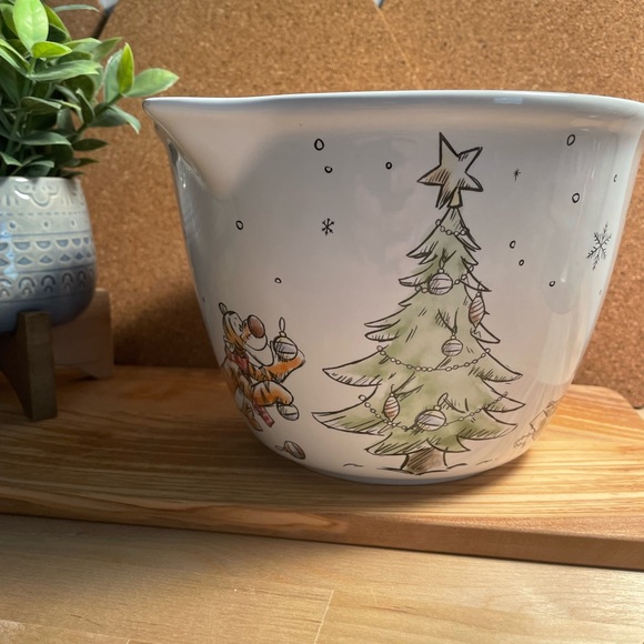 NWOT Disney Winnie the Pooh Holiday Ceramic Mixing Bowl - Picture 3 of 12